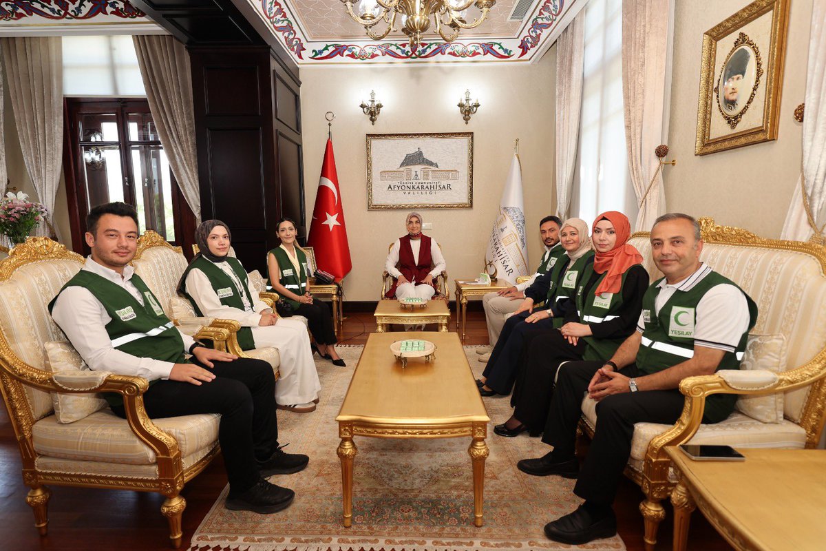 Afyonkarahisar Valisi Yiğitbaşı, YEŞİLAY Yönetim Kurulu'nu Kabul Etti