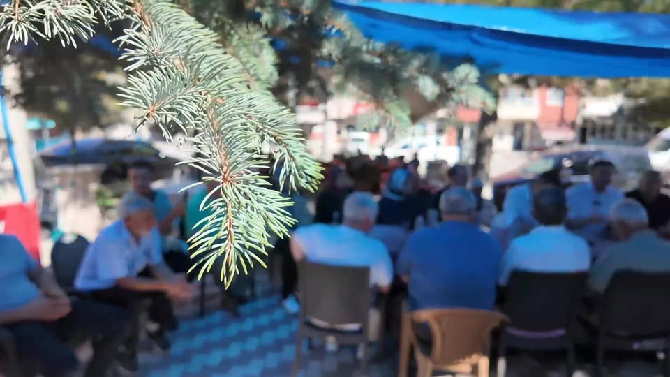 Afyonkarahisar'da Doğalgaz Coşkusu: AK Parti İl Başkanlığı Döğer'e Doğalgaz Taşıdı