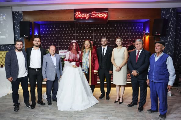 Afyonkarahisar'da Toplu Nikahla Evlenen Çiftlere Belediye Başkanından Mutluluk Dilekleri