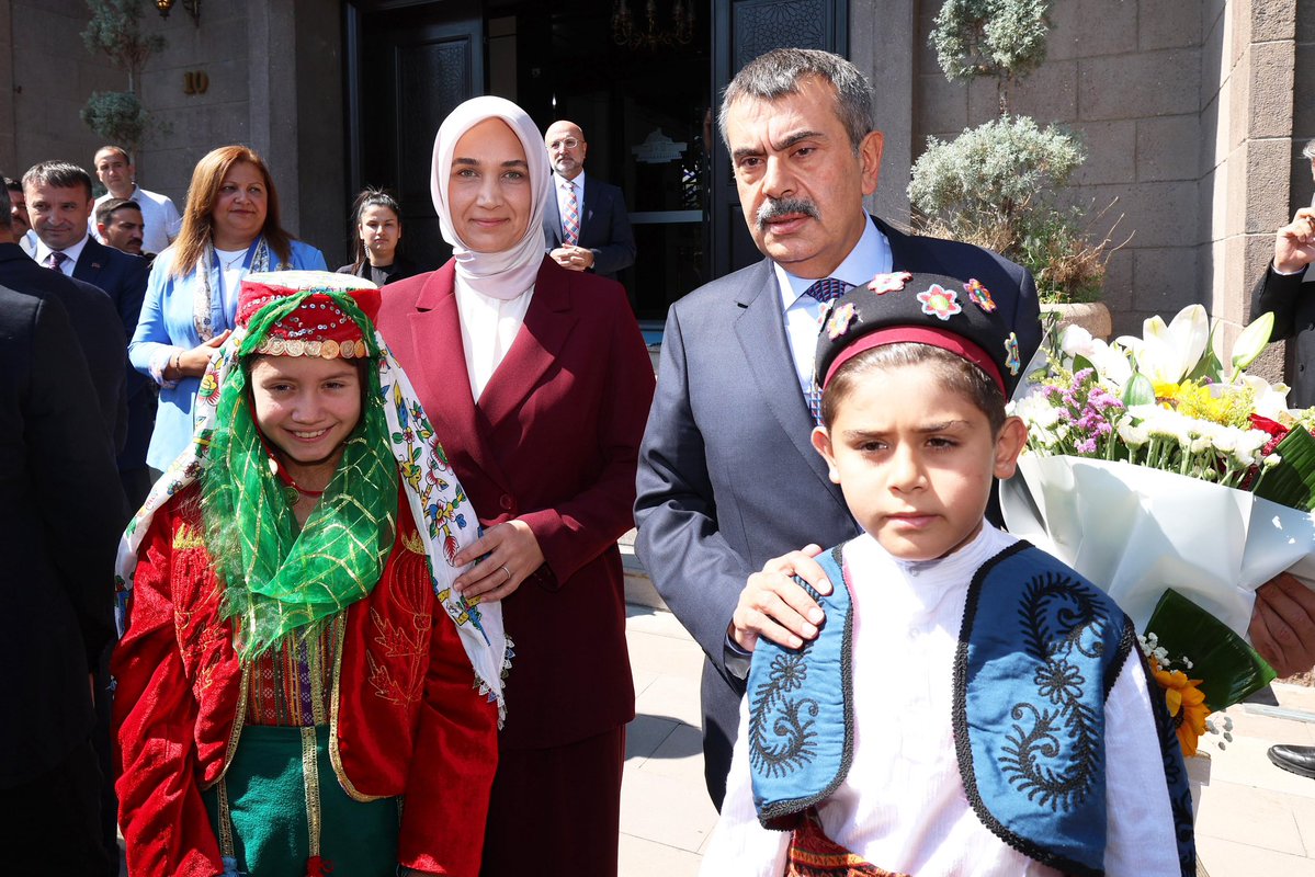 Millî Eğitim Bakanı Tekin, Afyonkarahisar Valisi Yiğitbaşı'nı Ziyaret Etti