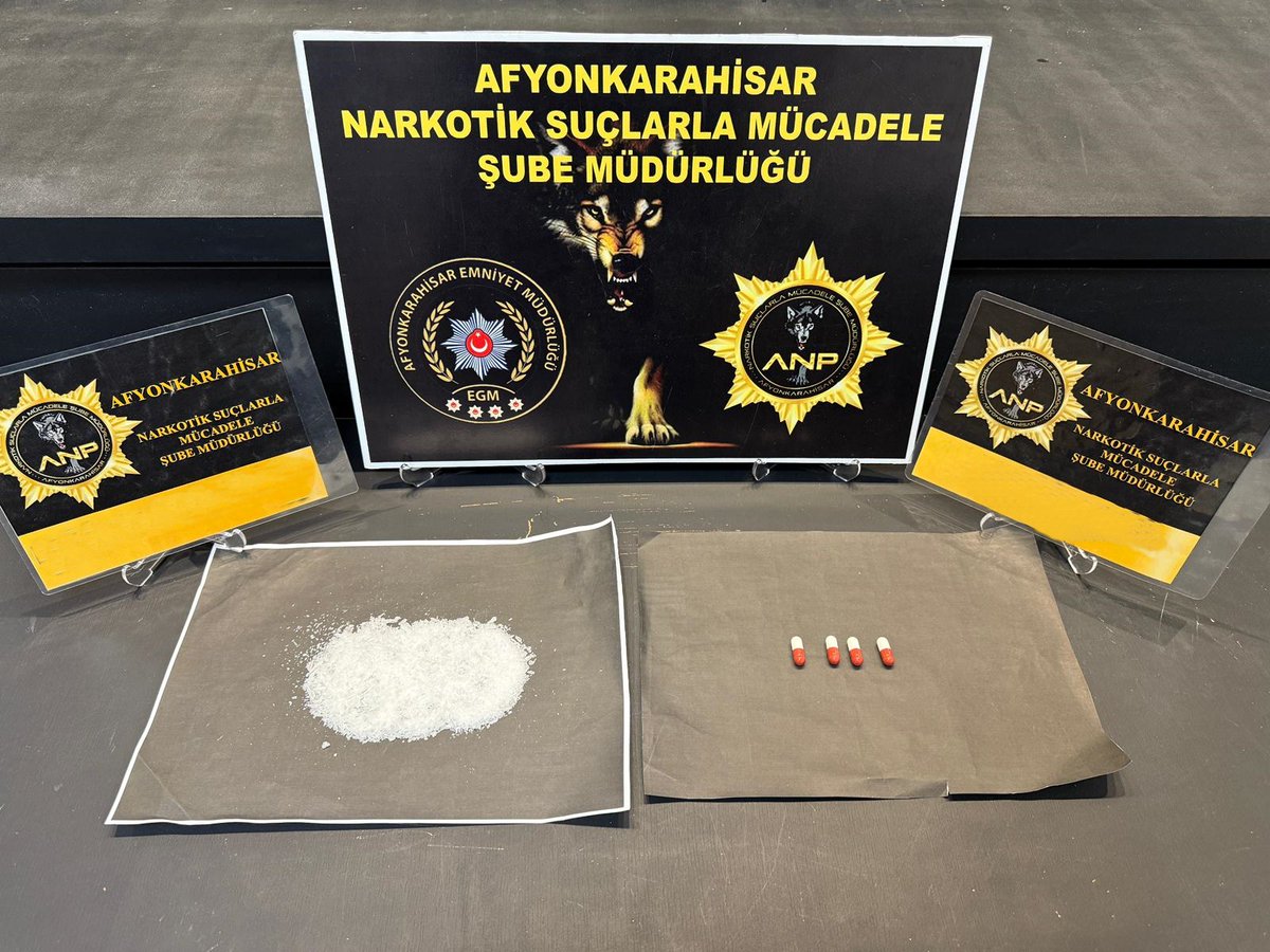 Afyonkarahisar'da Uyuşturucu Operasyonu: Bolvadin'de Yakalanan Otomobilde Büyük Miktarda Uyuşturucu Ele Geçirildi