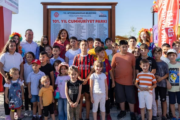 Afyonkarahisar'da Cumhuriyet Coşkusu: 101 Yıl Cumhuriyet Parkı Çocuklara Emanet Edildi