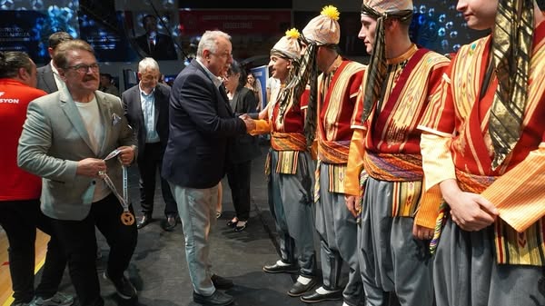 Afyonkarahisar'da Türkiye Halk Oyunları Şöleni Düzenlendi
