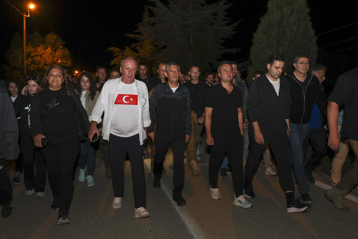 Büyük Taarruz'un 103. Yıl Dönümünde CHP Lideri Özel ve Afyonkarahisar İl Başkanı Kocatepe'ye Yürüdü