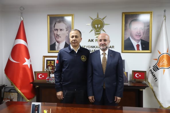 İçişleri Bakanı Yerlikaya, Afyonkarahisar'da AK Parti Teşkilatıyla Buluştu