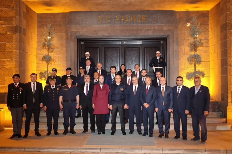 İçişleri Bakanı Yerlikaya, Afyonkarahisar'da AK Parti Heyetiyle Buluştu