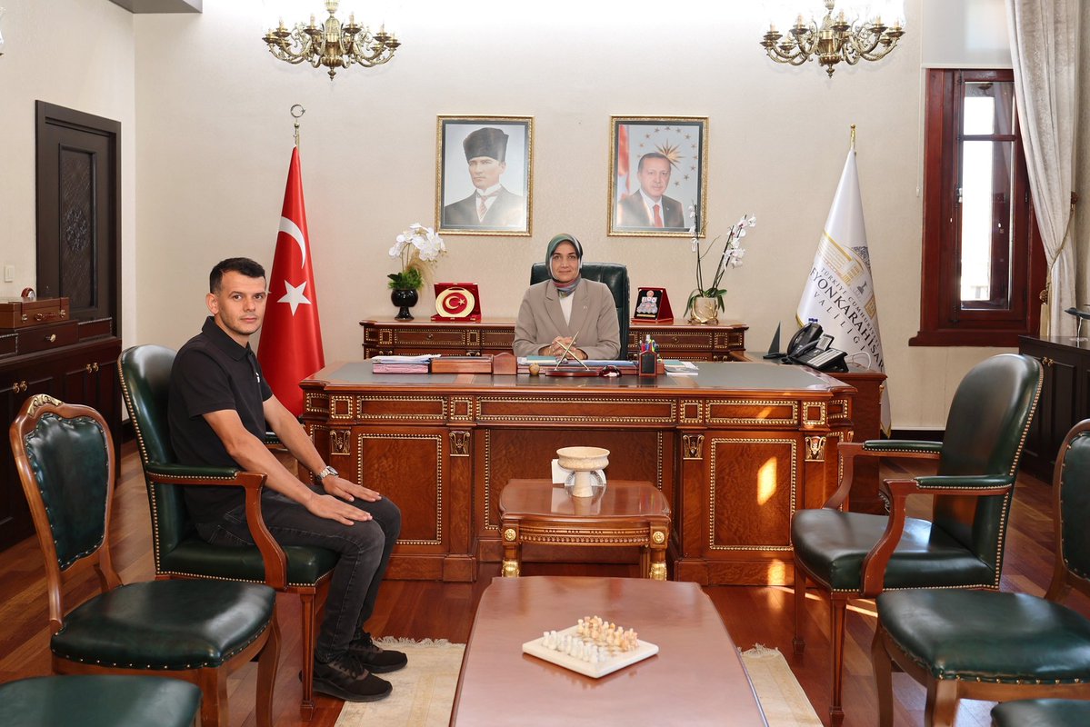 Afyonkarahisar Valisi Güran Yiğitbaşı, Görevde Yükseltme Eğitimi İçin Bursa'ya Giden Jandarmanın Başarısını Diledi