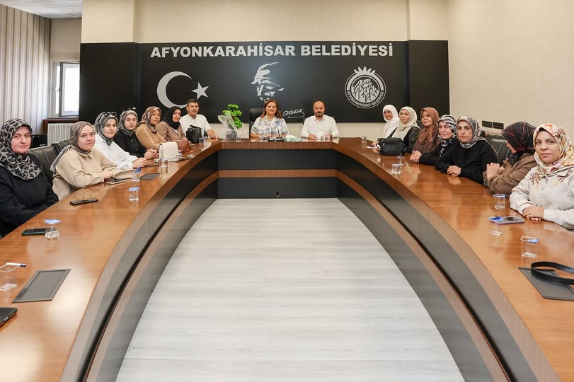 Afyonkarahisar'da Belediye Başkanı Köksal, Erenler Mahallesinde Halkla Buluştu