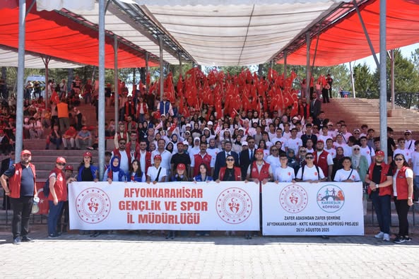 Zafer Bayramı'nda Gençler Dumlupınar'da Tarihe Sahip Çıktı