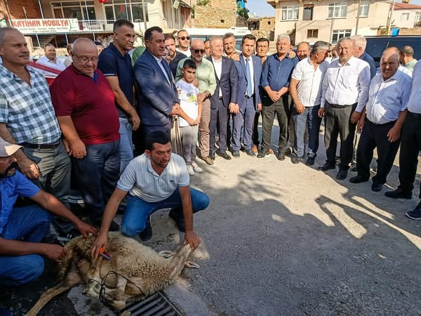 Kayıhan'da Doğalgaz Heyecanı: Yatırımın İlk Kazması Vuruldu