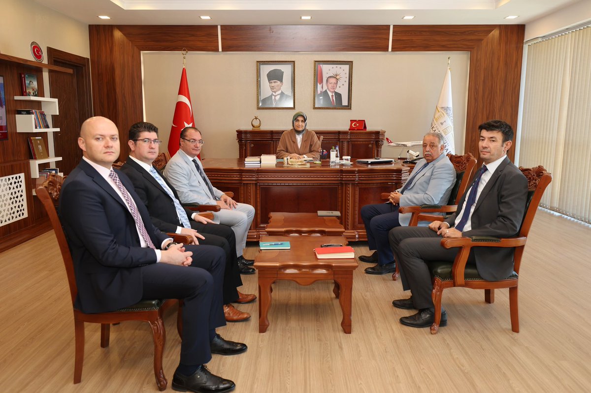 Afyonkarahisar Valisi Yiğitbaşı, Yeni Vali Yardımcılarını Makamında Kabul Etti