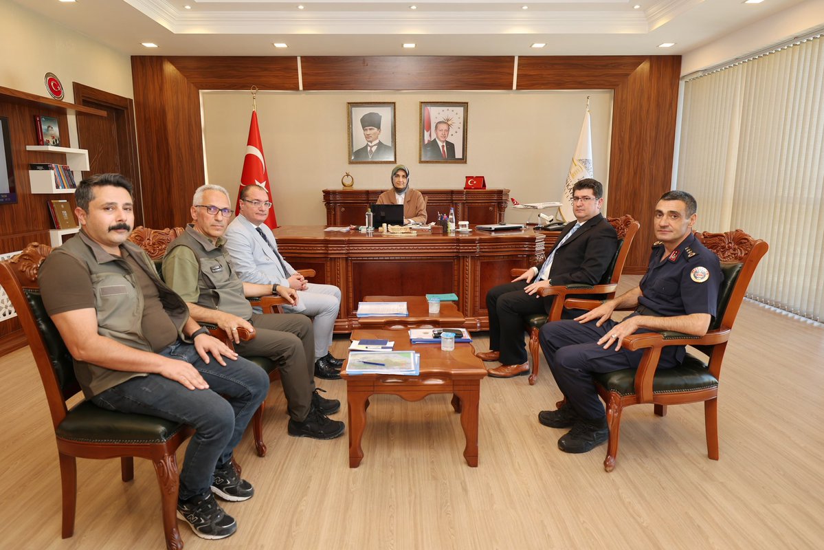 Afyonkarahisar Valisi Doç. Dr. Kübra Güran Yiğitbaşı, Bölge ve İl Müdürlerini Kabul Etti