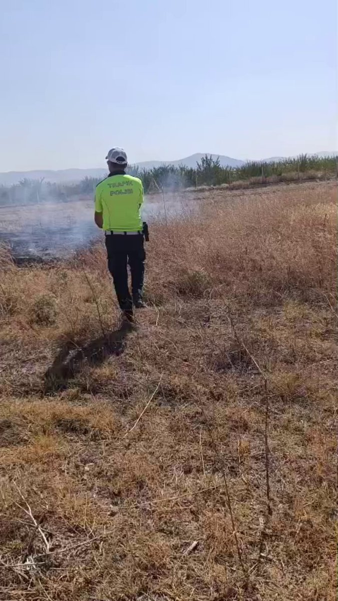 Afyonkarahisar'da Ankara Yolu Kenarında Yangın Paniği
