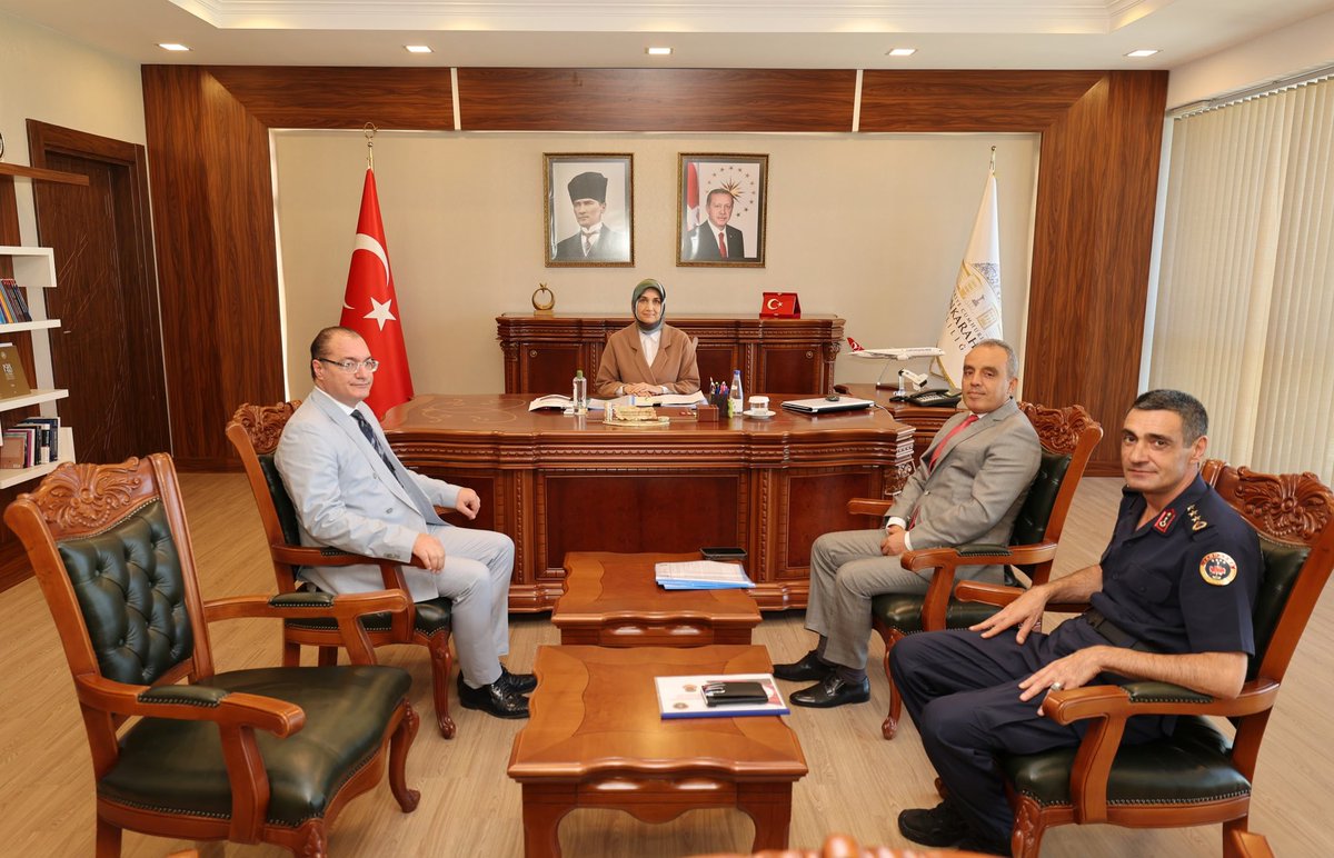 Afyonkarahisar Valisi Doç. Dr. Kübra Güran Yiğitbaşı, İdari Kadroyla Görüşme Gerçekleştirdi