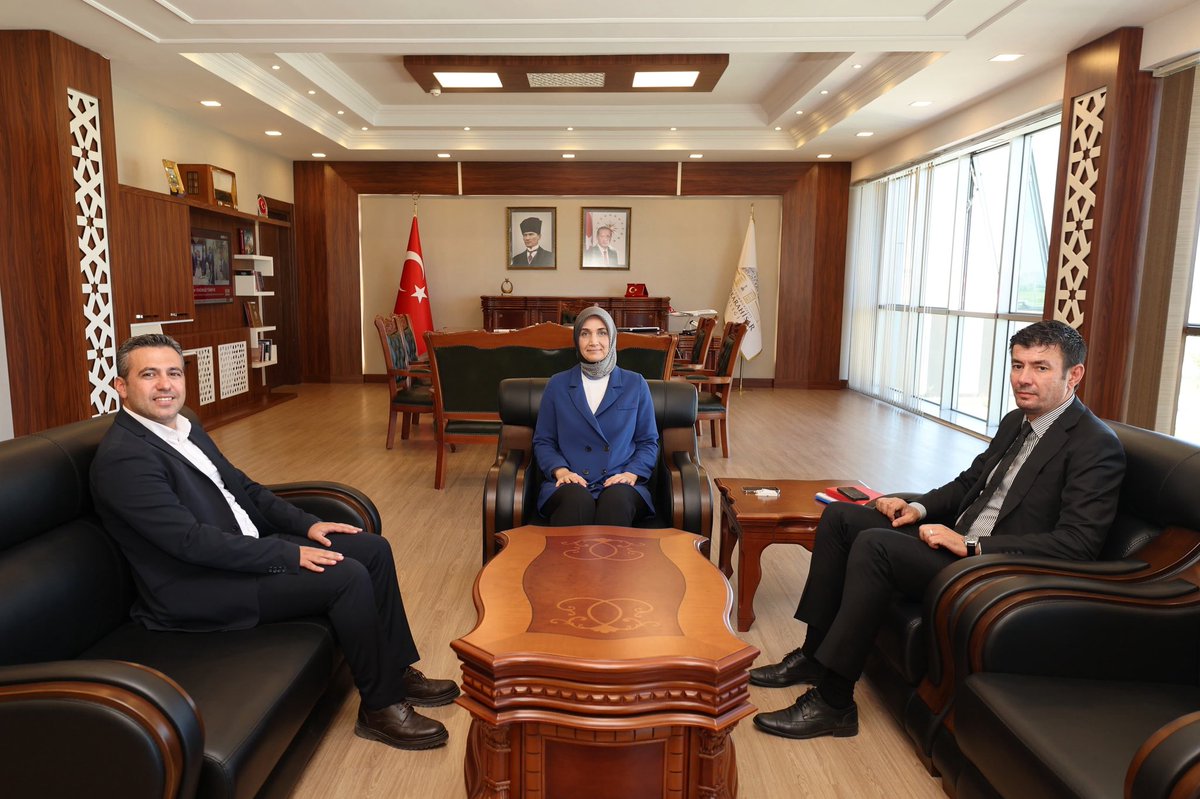 Afyonkarahisar Valisi Doç. Dr. Kübra Güran Yiğitbaşı, Vali Yardımcısı ve AK Parti İl Yönetim Kurulu Üyesini Kabul Etti
