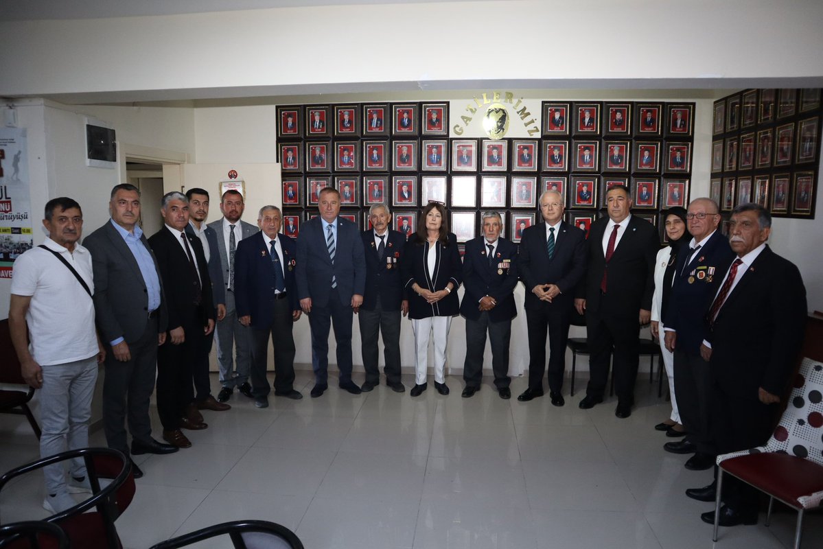 Kıbrıs Gazileriyle Buluşma: Avukat Hakan Şeref Olgun Afyonkarahisar'da Gazileri Ziyaret Etti