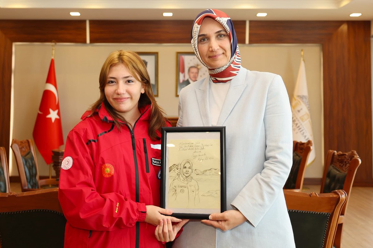Afyonkarahisar Valisi Doç. Dr. Kübra Güran Yiğitbaşı, TÜBİTAK Projesiyle Ödüllü Öğrenciyi Kabul Etti