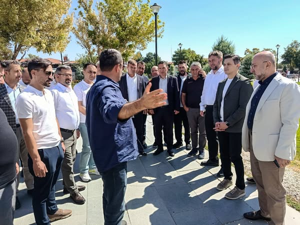 AK Parti Afyonkarahisar İl Başkanı Şahin Konya'da Mevlana Türbesi'ni Ziyaret Etti