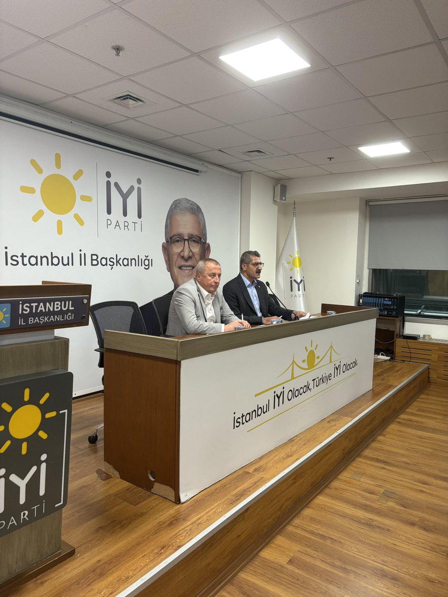 İyi Parti'de Kongre Süreci Tamamlandı: Hukuk ve Seçim İşleri Başkanlarına Teşekkür