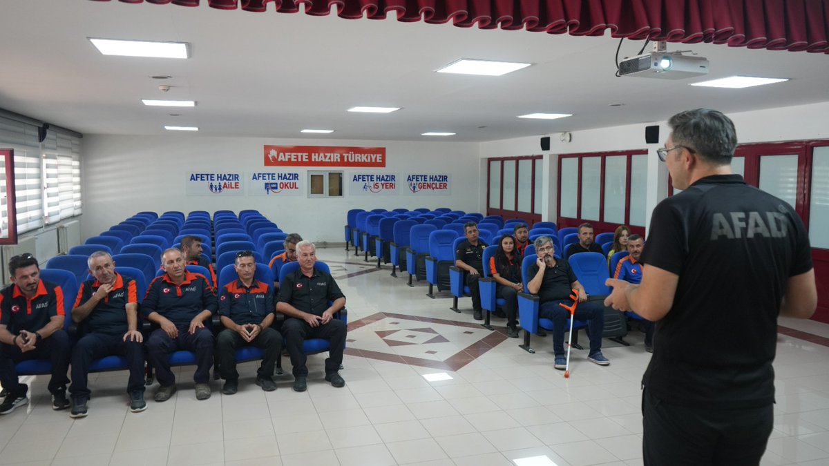 Afyonkarahisar'da Köpekli Arama Timleri Eğitimi Başladı