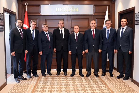 Afyon Kocatepe Üniversitesi Rektörü Karakaş, Yeni Atanan Rektör ve Başhekim’i Ziyaret Etti
