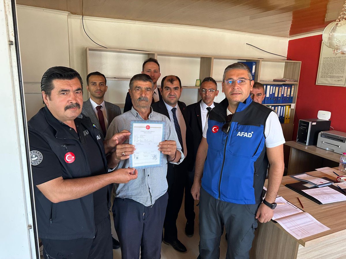 Afyonkarahisar'da 77 Vatandaşa Tapu Teslimi