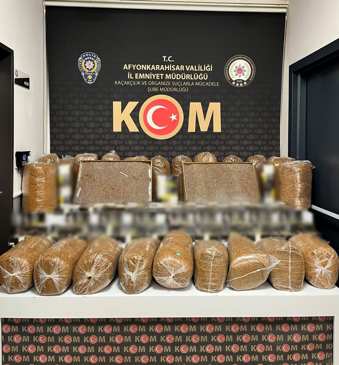 Afyonkarahisar'da Kaçak Makaron ve Kıyılmış Tütün Operasyonu