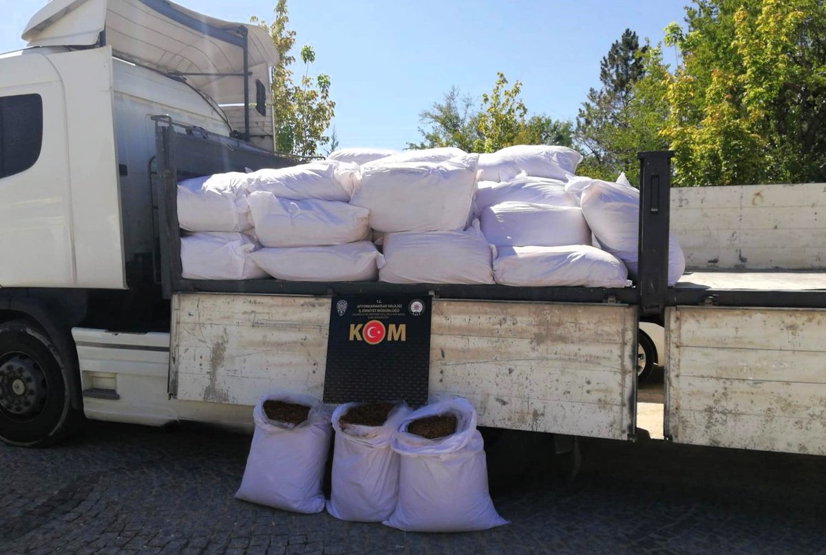 Afyonkarahisar'da Büyük Kaçakçılık Operasyonu: 380 Kilogram Kıyılmış Tütün Ele Geçirildi
