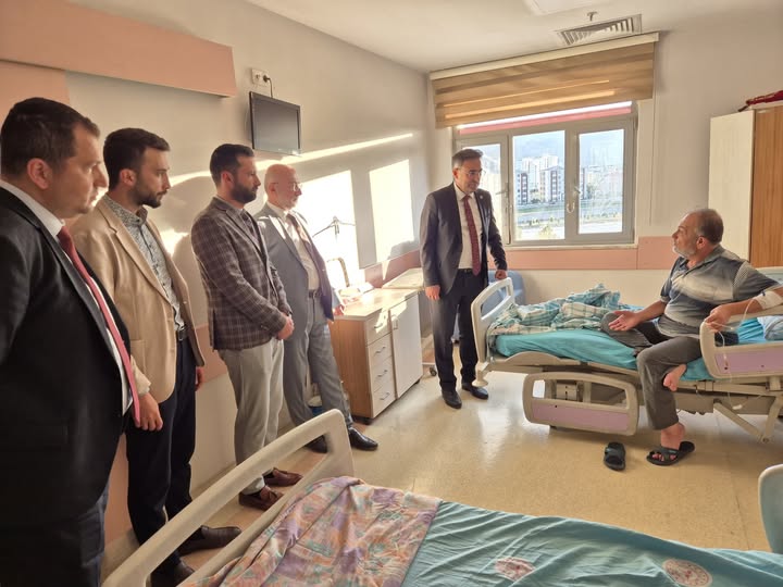 AK Parti Afyonkarahisar İl Başkanı Şahin, Hastanede Tedavi Gören İl Yönetim Kurulu Üyesini Ziyaret Etti
