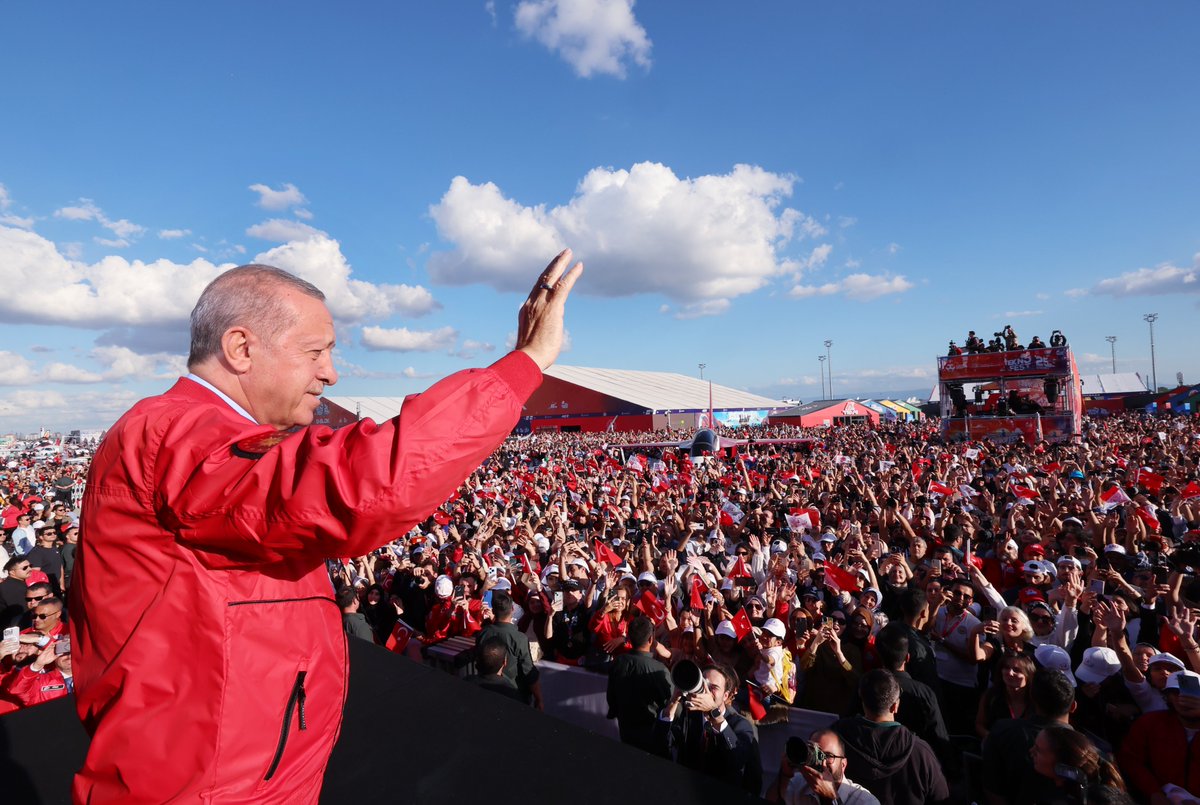 TEKNOFEST 2025'te Cumhurbaşkanı Erdoğan Varlığıyla Dikkat Çekti