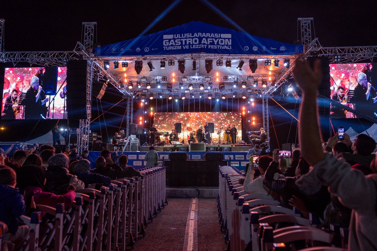Afyonkarahisar'da Gastro Festivali Cengiz Kurtoğlu Konseriyle Sonlandı