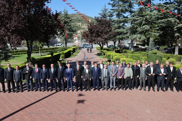 Afyonkarahisar'da Ahi Evran-ı Veli Hazretleri Anısına Çelenk Sunumu ve Kutlamalar Gerçekleşti