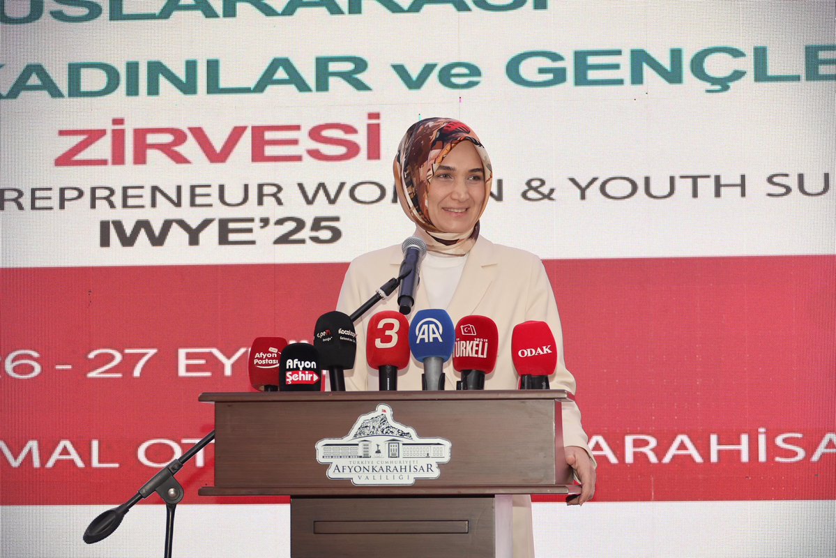 Afyonkarahisar Valisi, Girişimci Kadınlar ve Gençler Zirvesi'ne Katıldı
