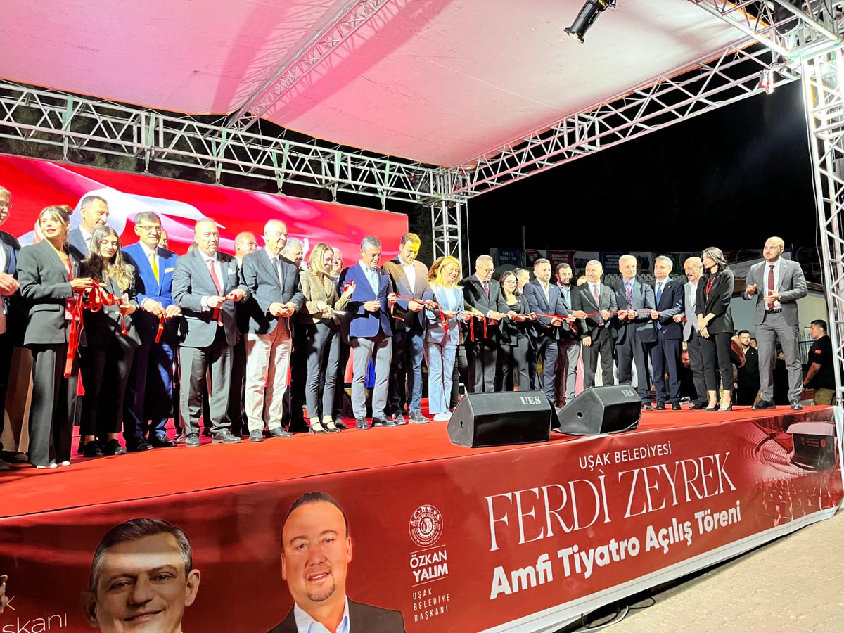CHP Afyonkarahisar İl Başkanı Faruk Duha Erhan, Uşak Belediyesi'nin Amfi Salon Açılışında Ferdi Zeyrek'i Andı