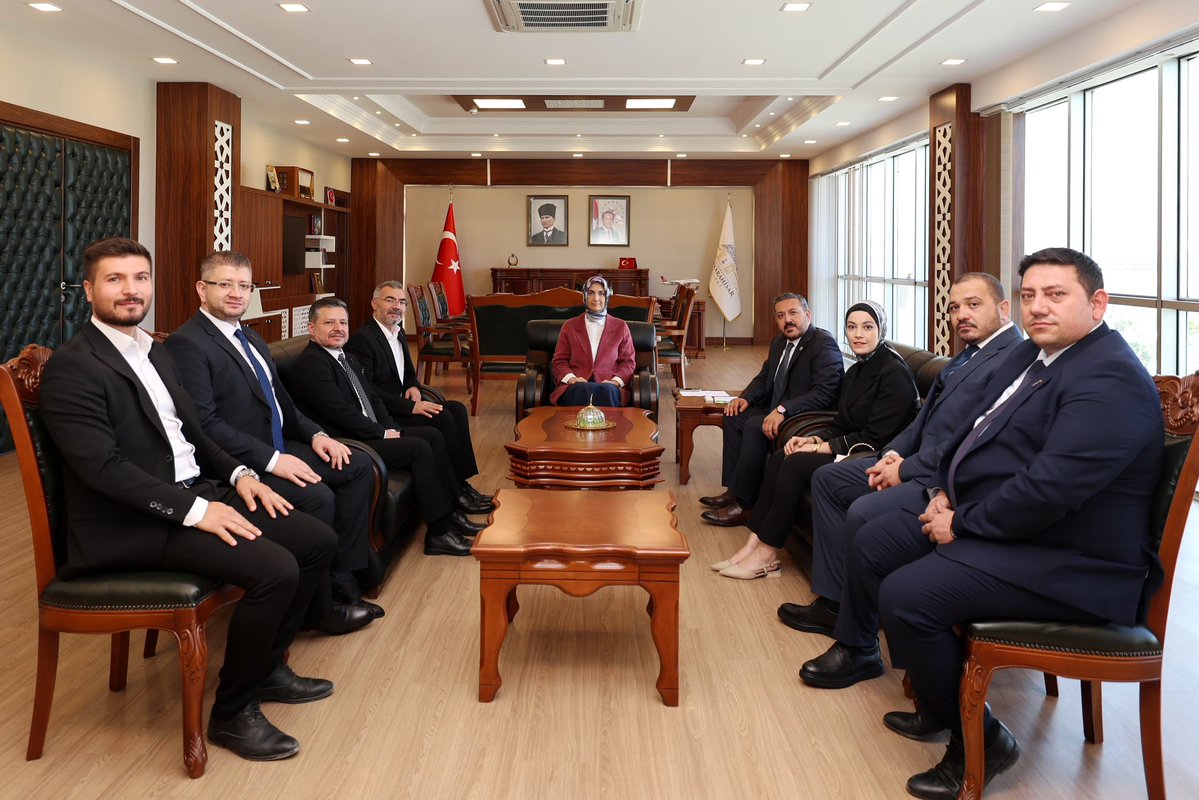 Vali Yiğitbaşı, Anahtar Parti Afyonkarahisar İl Başkanı ve Yönetimini Makamında Ağırladı